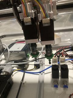 Druckköpfe und Komponenten eines 3D-Druckers oder CNC-Geräts