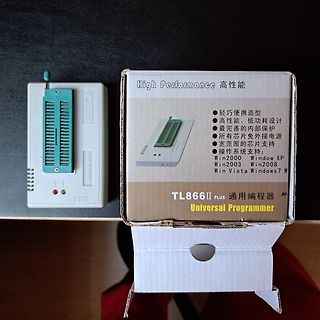 Universal Programmer TL866II Plus und Verpackung