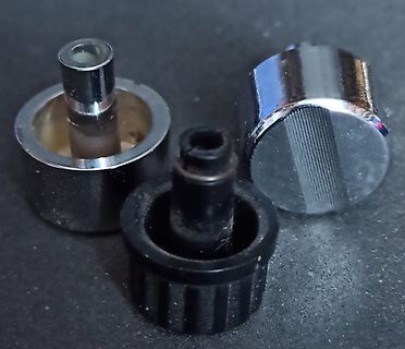 Zerlegte Bauteile eines Drehreglers