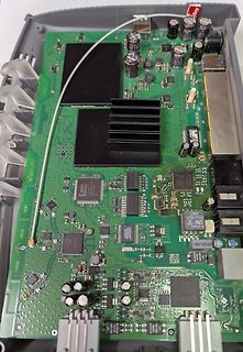 Foto einer Leiterplatte mit elektronischen Bauteilen