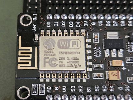 ESP8266MOD Mikrocontroller Modul auf Leiterplatte