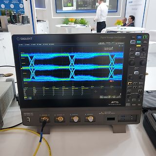 Siglent Digital Storage Oszilloskop auf einem Messplatz