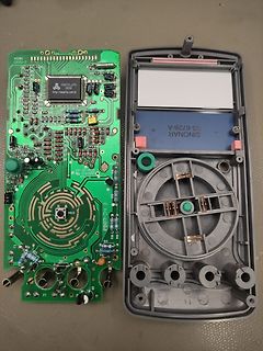 Leiterplatte und Gehäuse eines elektronischen Geräts