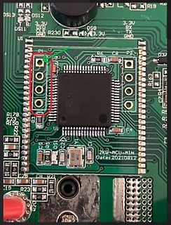 Nahaufnahme einer Leiterplatte mit Mikrocontroller