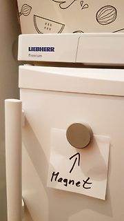 Liebherr Kühlschrank mit Zettel und Magnet