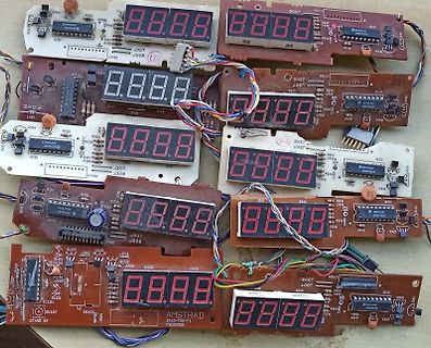 Mehrere Amstrad-Leiterplatten mit 7-Segment-Anzeigen