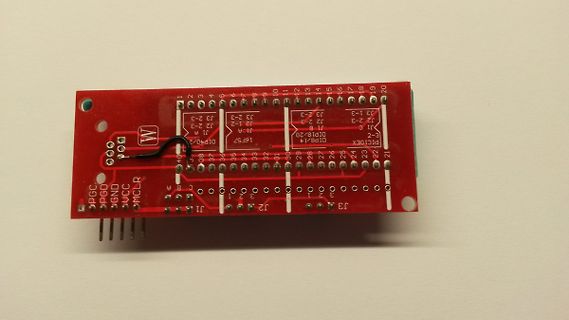 Rote Leiterplatte mit Pin-Leisten