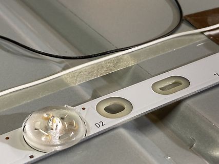 Nahaufnahme einer LED-Leiste mit Beschriftung