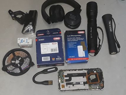 Verschiedene elektronische Geräte und Komponenten
