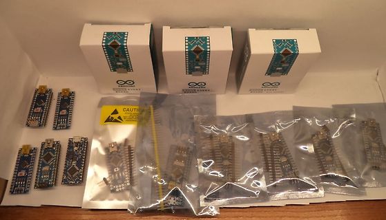 Arduino Nano Mikrocontroller und Verpackungen