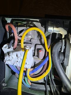 Verdrahtung in einem elektrischen Gehäuse