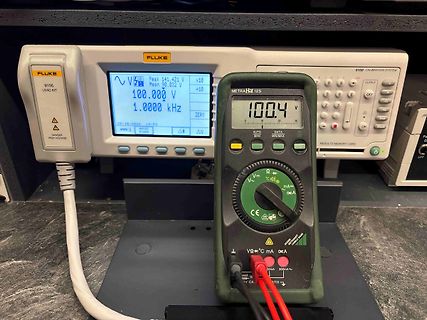 Fluke Kalibrationssystem und Multimeter