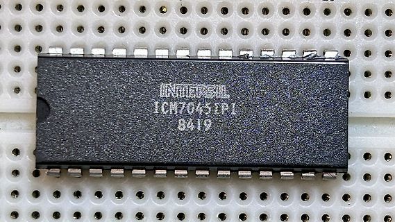 Intersil ICM7045IP1 integrierter Schaltkreis auf Lochrasterplatine