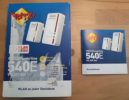 Verpackung und Anleitung eines FRITZ!Powerline 540E WLAN Sets