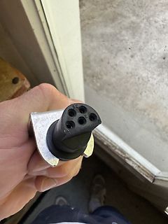 Elektrischer Stecker mit Pin-Beschriftung
