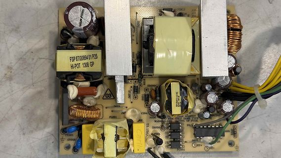 Innenansicht eines Schaltnetzteils auf Leiterplatte