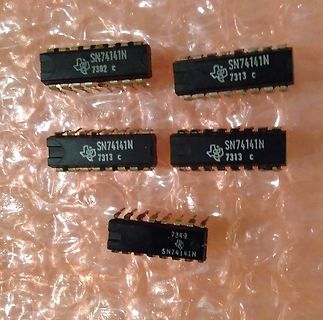 Fünf integrierte Schaltkreise SN74141N