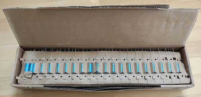 Elektrolytkondensatoren in einer Pappschachtel