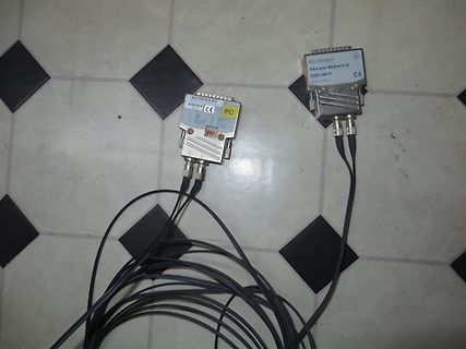 Zwei Hirschmann Glasfaser-Module mit Kabeln