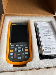 Fluke 124B Industrial Scopemeter in Verpackung