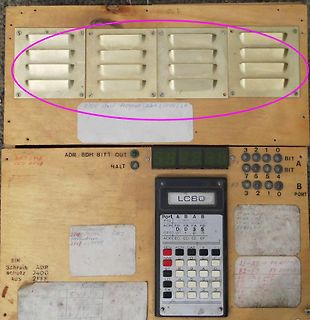 Selbstbau-Computer oder Steuergerät auf Holzbrett