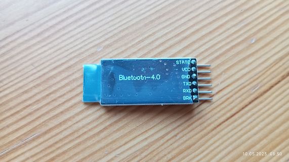 Bluetooth 4.0 Modul auf Holzuntergrund