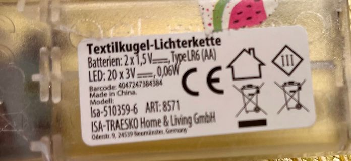 Aufkleber mit technischen Daten einer Textilkugel-Lichterkette