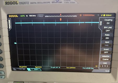 Abfotografiertes Rigol DS2072 Oszilloskop Display
