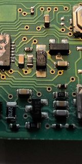 Nahaufnahme einer Leiterplatte mit SMD-Bauteilen