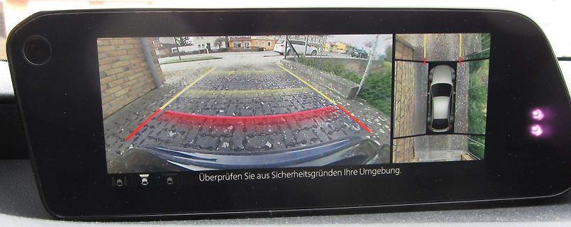 Rückfahrkamera-Display in einem Fahrzeug
