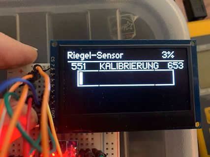 LCD-Display mit Kalibrierungsanzeige auf Breadboard