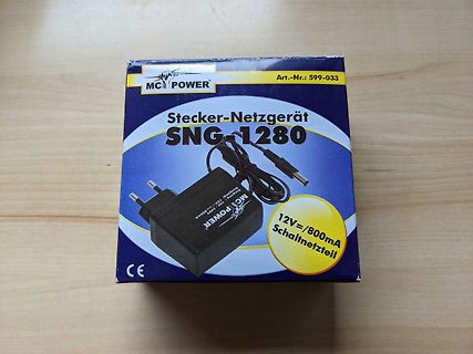Verpackung eines MC POWER Netzteils