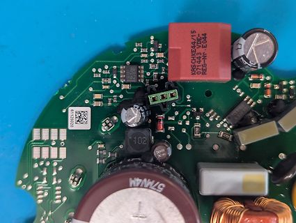 Nahaufnahme einer Leiterplatte mit elektronischen Bauteilen