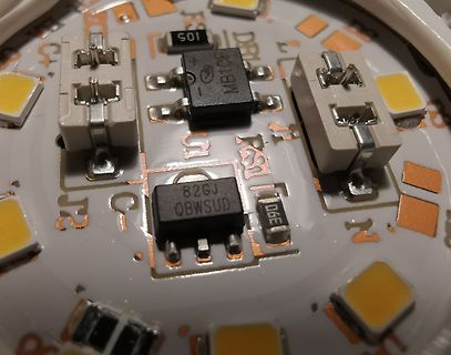 Nahaufnahme einer Leiterplatte mit SMD-Bauteilen