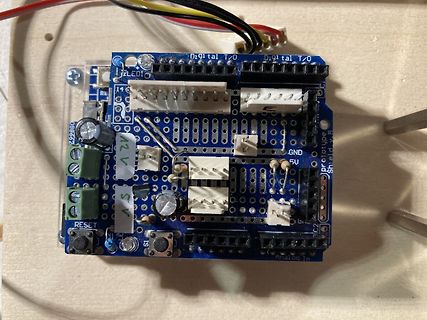 Arduino Prototype Shield auf Holzuntergrund