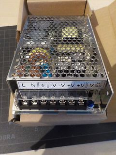 Schaltnetzteil in einem Karton