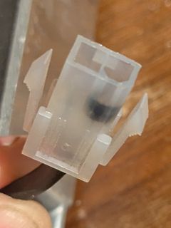 Elektrischer Steckverbinder aus Kunststoff