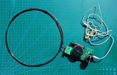 Induktionsspule mit Elektronikmodul und Kopfhörern