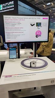 Bosch Messestand mit TPMS Sensor Modul