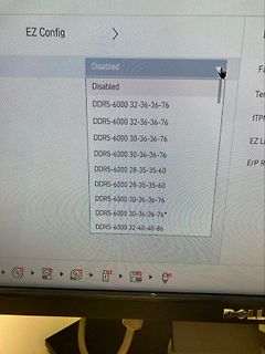 Foto eines Computerbildschirms mit BIOS-Einstellungen