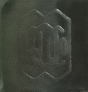 Logo oder Prägung auf einer Oberfläche