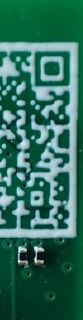 Nahaufnahme eines QR-Codes auf einer Leiterplatte