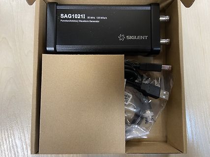 Siglent SAG1021I Funktionsgenerator in Karton