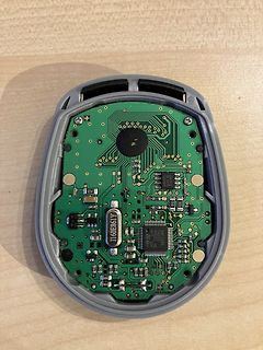 Geöffnete Elektronikplatine in Gehäuse