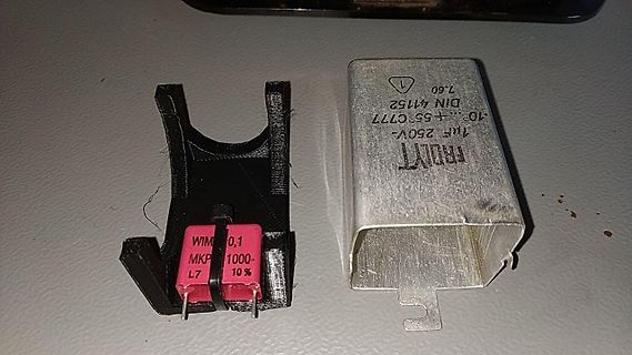 MKP-Kondensator in 3D-gedruckter Halterung und Metallgehäuse