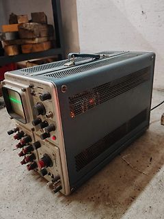 Vintage Tektronix Storage Oszilloskop in Werkstatt