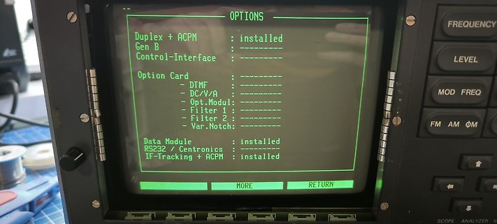 Display eines Messgeräts mit Optionen-Menü