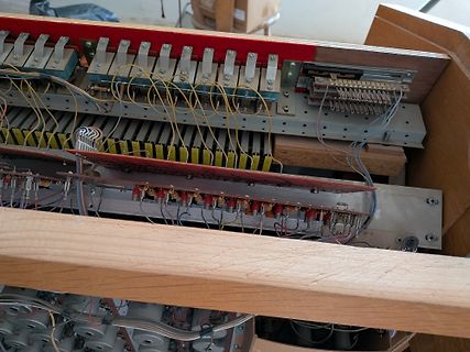 Innenansicht eines elektronischen Musikinstruments oder Keyboards