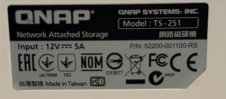 Typenschild eines QNAP TS-251 NAS