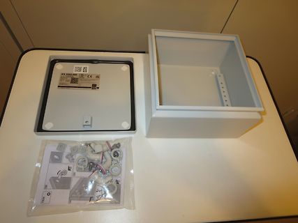 Gehäuse und Montagezubehör für Elektronikkomponenten